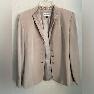 NWOT, Travis Ayers 100% Silk Jacket Tan Women’s Size 6